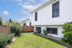 1221 Glen Mor Dr, Shorewood, IL 60404 - Photo 9