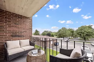 10511 S Roberts Rd, Palos Hills, IL 60465 - Photo 3