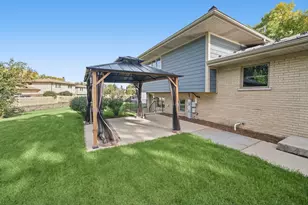 740 Terrace Ct, Schaumburg, IL 60193 - Photo 41