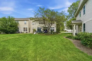 2233 Sunrise Cir, Aurora, IL 60503 - Photo 11