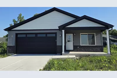 406 E Butler Avenue, Grant Park, IL 60940 - Photo 1