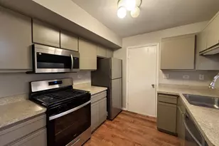 407 Trenton Ct, Aurora, IL 60504 - Photo 7