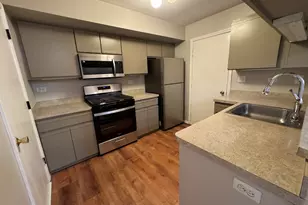 407 Trenton Ct, Aurora, IL 60504 - Photo 5