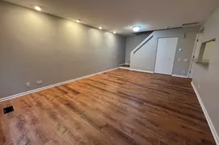 407 Trenton Ct, Aurora, IL 60504 - Photo 3