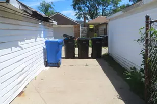 10549 S Indiana Ave, Chicago, IL 60628 - Photo 17