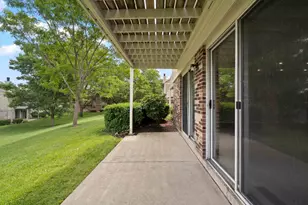 1126 Auburn, Buffalo Grove, IL 60089 - Photo 5