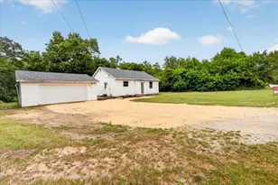 802 Darwin Dr, Machesney Park, IL 61115 - Photo 3