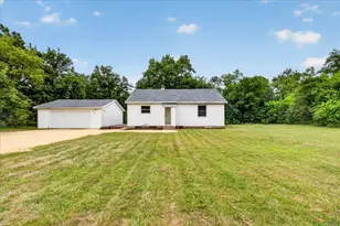 802 Darwin Dr, Machesney Park, IL 61115 - Photo 1