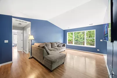 383 Woodview Circle #D, Elgin, IL 60120 - Photo 3
