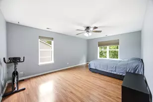 383 Woodview Cir, Elgin, IL 60120 - Photo 9