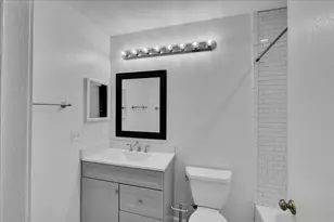 1049 Oswego Rd, Naperville, IL 60540 - Photo 15