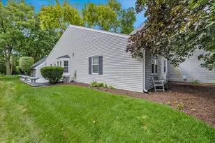 1049 Oswego Rd, Naperville, IL 60540 - Photo 27
