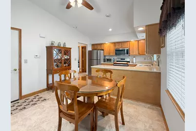 562 Pine Meadow Drive, Dixon, IL 61021 - Photo 9