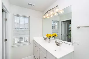 69 Nicholas Dr W, Des Plaines, IL 60016 - Photo 13
