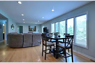 823 Milbeck Avenue, Elk Grove Village, IL 60007 - Photo 17