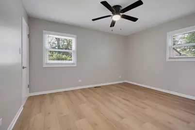 1060 Warwick Lane, Elk Grove Village, IL 60007 - Photo 13