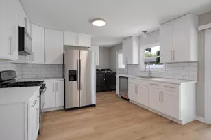 1060 Warwick Ln, Elk Grove Village, IL 60007 - Photo 9