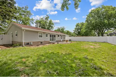 1060 Warwick Lane, Elk Grove Village, IL 60007 - Photo 23