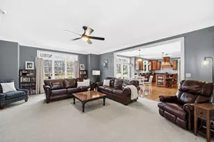 40W612 N Blue Lake Cir, Campton Hills, IL 60175 - Photo 9