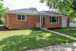 623 McKinley Ave, Mundelein, IL 60060 - Photo 1