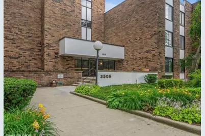 3505 Lakeview Drive #105, Hazel Crest, IL 60429 - Photo 1
