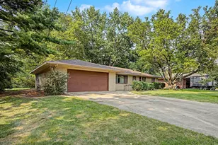 109 E Park View Dr, Forrest, IL 61741 - Photo 3