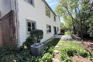 311 E Forest Knoll Dr, Palatine, IL 60074 - Photo 3