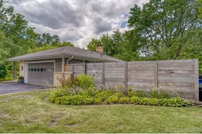 24 W Stonegate Drive, Prospect Heights, IL 60070 - Photo 3