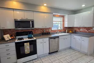 8418 W Crain St, Niles, IL 60714 - Photo 5