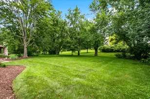 735 Queens Gate Cir, Sugar Grove, IL 60554 - Photo 35