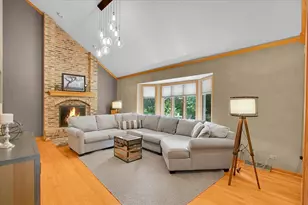735 Queens Gate Cir, Sugar Grove, IL 60554 - Photo 9