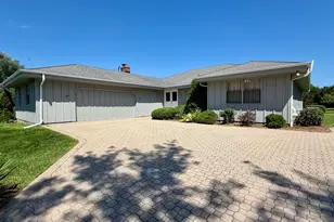195 Clover Hill Ln, North Barrington, IL 60010 - Photo 1