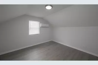 7653 S Saint Lawrence Avenue, Chicago, IL 60619 - Photo 17