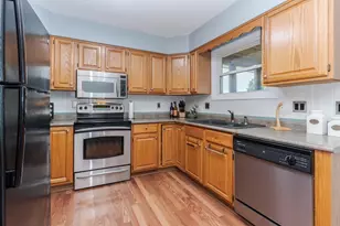 304 S Evergreen Ln, Bloomington, IL 61704 - Photo 9