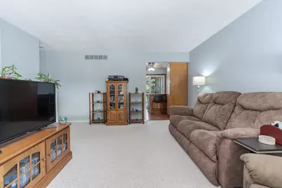 304 S Evergreen Lane, Bloomington, IL 61704 - Photo 5