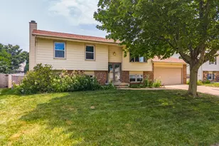 304 S Evergreen Ln, Bloomington, IL 61704 - Photo 45