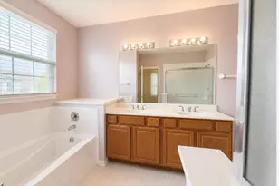 1361 Scarboro Rd, Schaumburg, IL 60193 - Photo 9