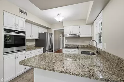 32 Timber Hill Road, Buffalo Grove, IL 60089 - Photo 9