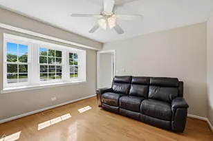 32 Timber Hill Rd, Buffalo Grove, IL 60089 - Photo 7