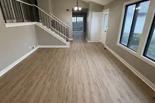 208 Albert Dr, Vernon Hills, IL 60061 - Photo 3