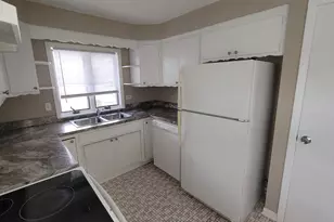 9600 S Komensky Ave, Oak Lawn, IL 60453 - Photo 3