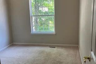 1617 Astor Ave, Oakbrook Terrace, IL 60181 - Photo 17