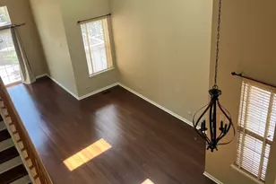 1617 Astor Ave, Oakbrook Terrace, IL 60181 - Photo 5