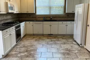1617 Astor Ave, Oakbrook Terrace, IL 60181 - Photo 7