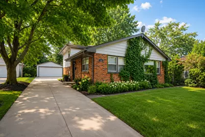 421 E Courtland Street, Mundelein, IL 60060 - Photo 1