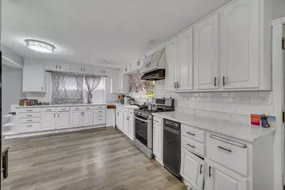 421 E Courtland Street, Mundelein, IL 60060 - Photo 9