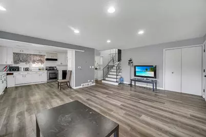 421 E Courtland Street, Mundelein, IL 60060 - Photo 5