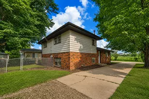 421 E Courtland St, Mundelein, IL 60060 - Photo 3