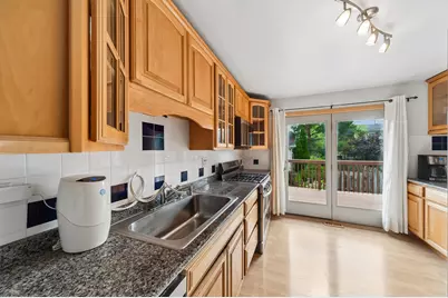 4691 Huntington Boulevard, Hoffman Estates, IL 60192 - Photo 9