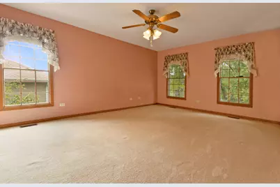 [Address not provided], Lindenhurst, IL 60046 - Photo 13